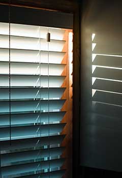 Simple Venetian Blinds For Pasadena Office